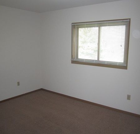 4th image of 42 Sinykin Cir