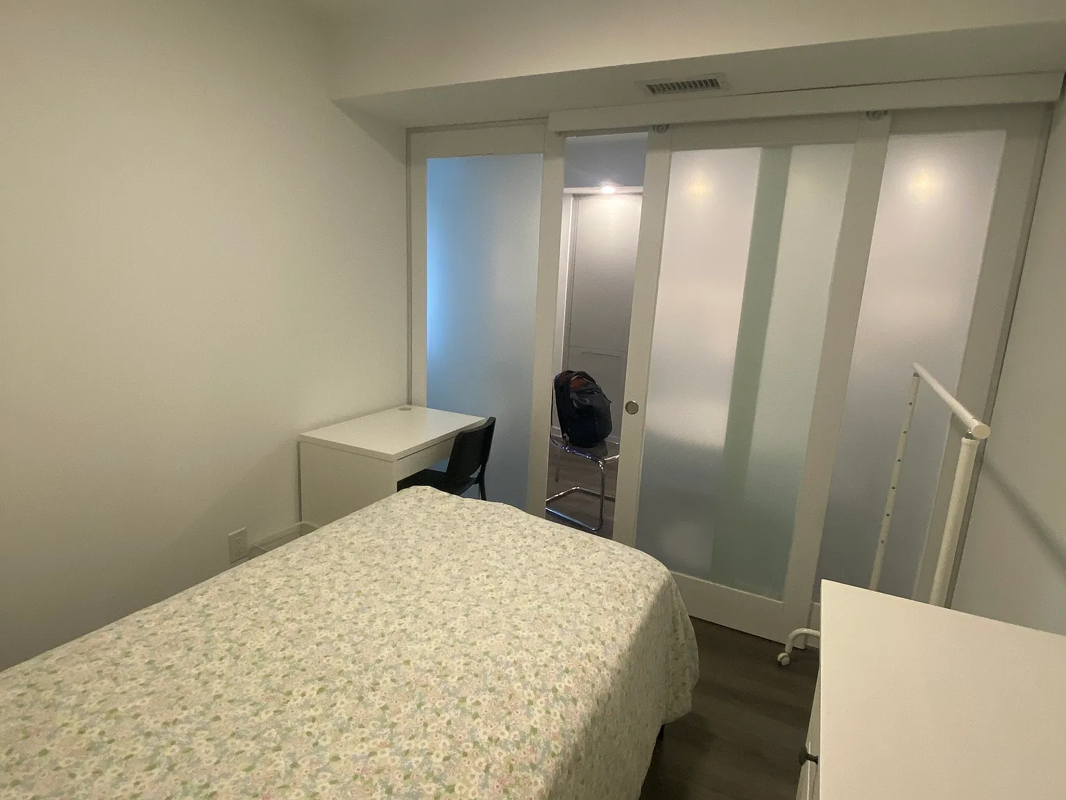 3 bed, $1,050 — Photo 3