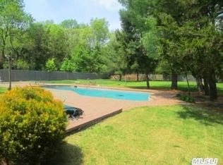 102 Hauppauge Rd, Commack, NY 11725