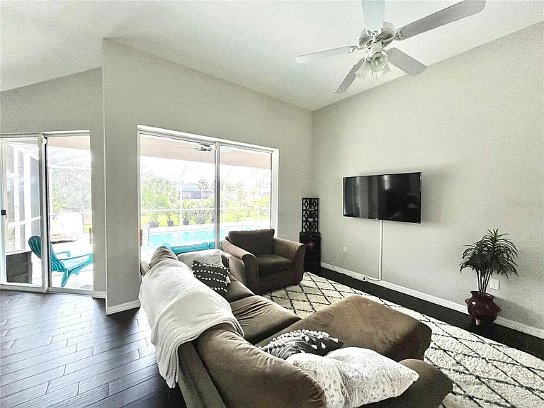 1268 W Hillsborough Blvd — Photo 4