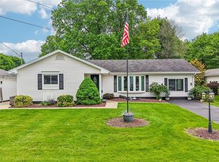 2472 Willowhurst Cir, New Castle, PA 16101