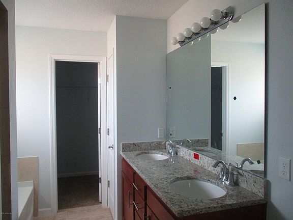 5th image of 3540 Hawthorn Way