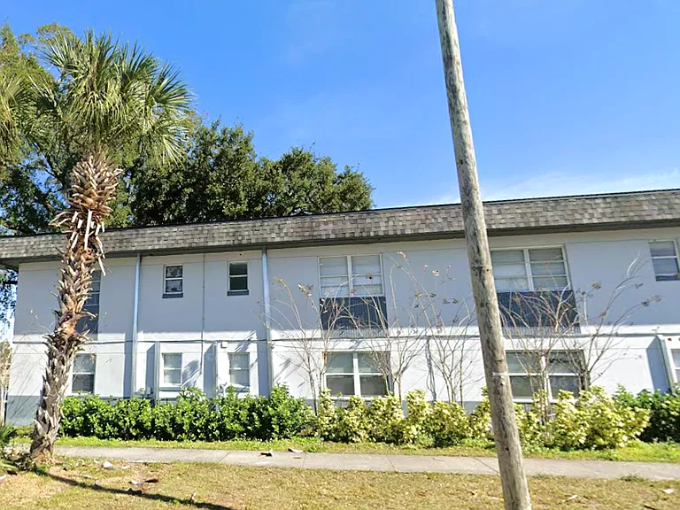 2040 W Church St — Photo 2