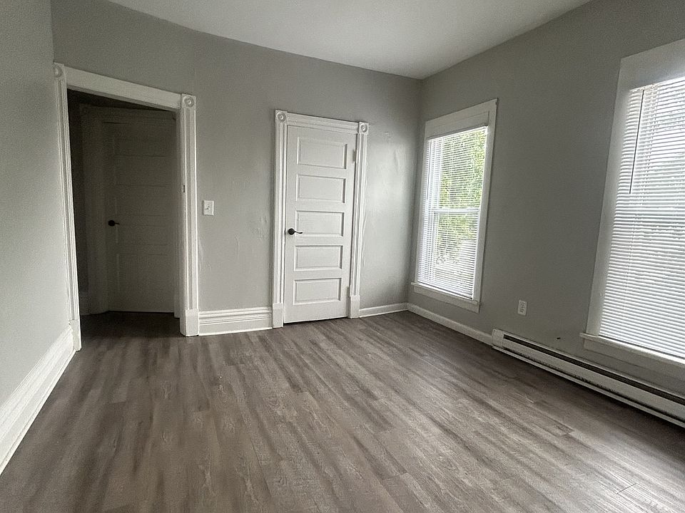 311 E Locust Bloomington, IL 61701 2 311 E Locust St Bloomington IL