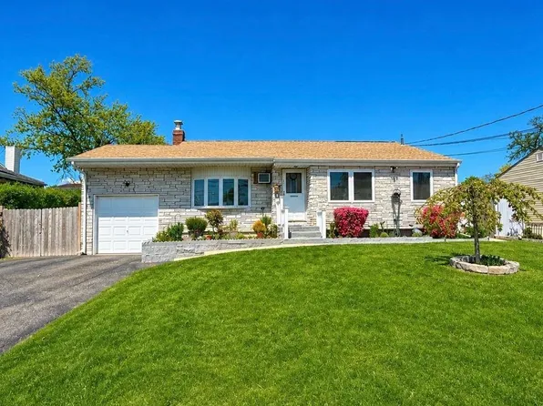 27 Stockton Street, Brentwood, NY 11717