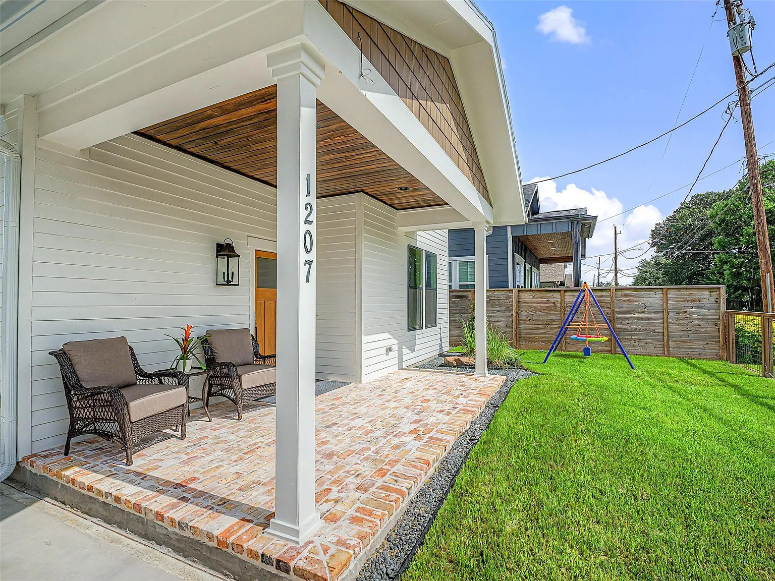 5 bed, 4.0 bath, 3297 sqft, $6,250 — Photo 3
