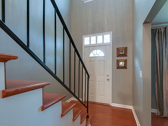 3rd image of 403 Plantation Ct