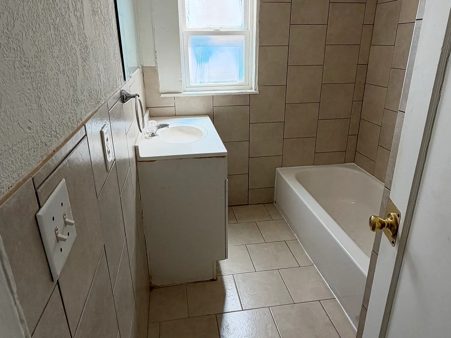 4 bed, 1.5 bath, 1089 sqft, $1,300 — Photo 4