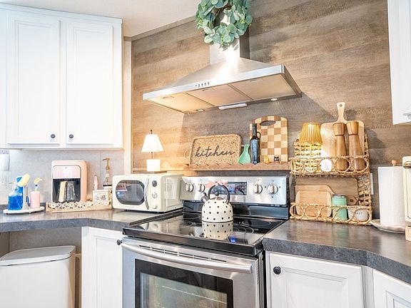 4th image of 925 Lebleu Rd