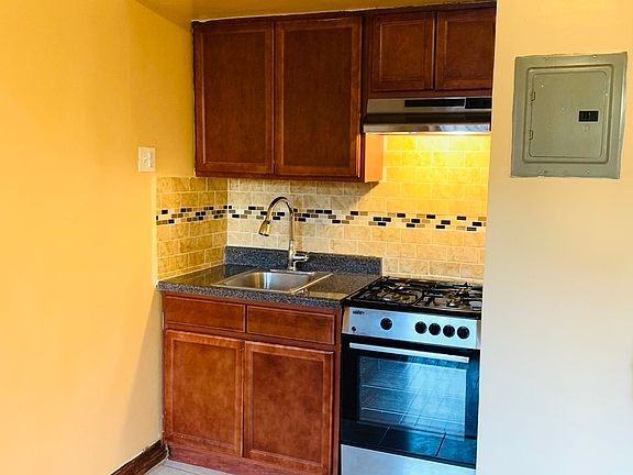 2nd image of 11 Halsey St APT 1A