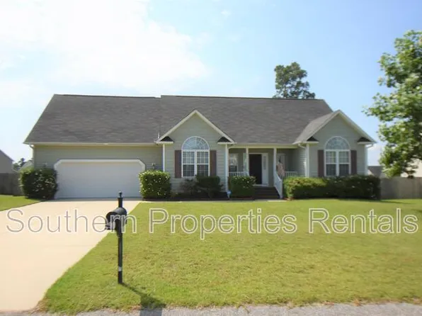 90 Polk St, Spring Lake, NC 28390
