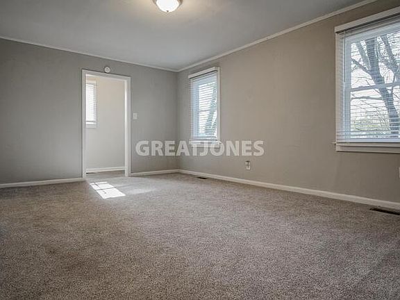 5th image of 241 Caulder Cir
