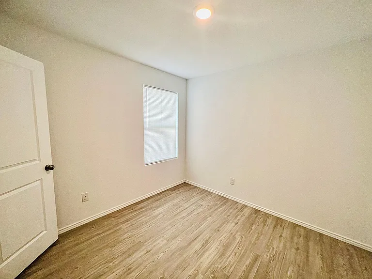 2906 Millikan Dr — Photo 18