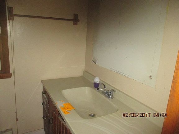 3rd image of 24 Easterbrook Dr E