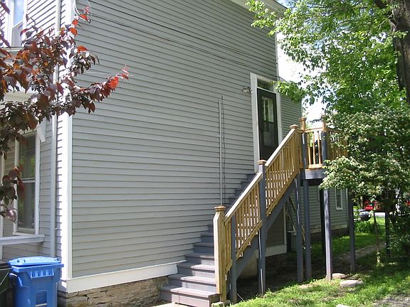 4th image of 233 Kentucky Ave