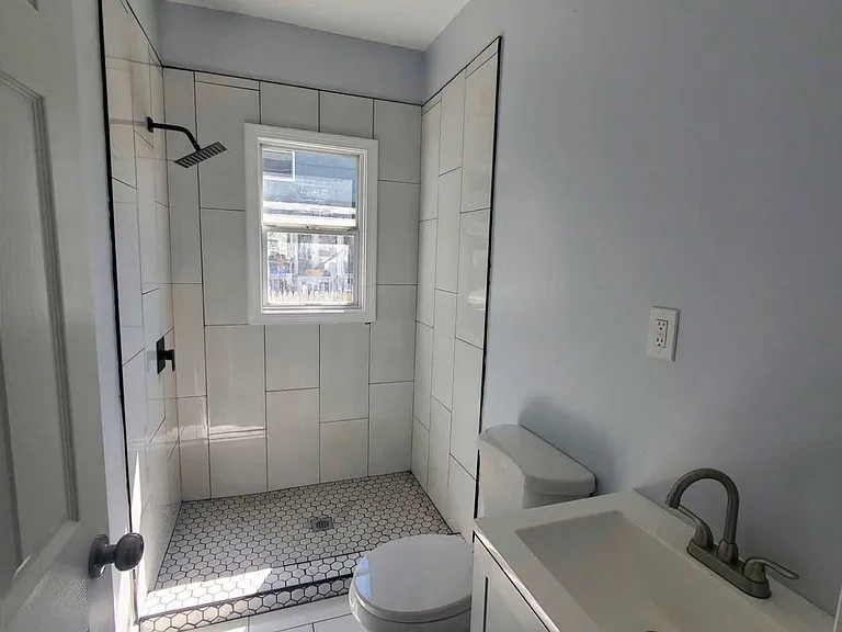 100-102 Horace St #1 — Photo 2