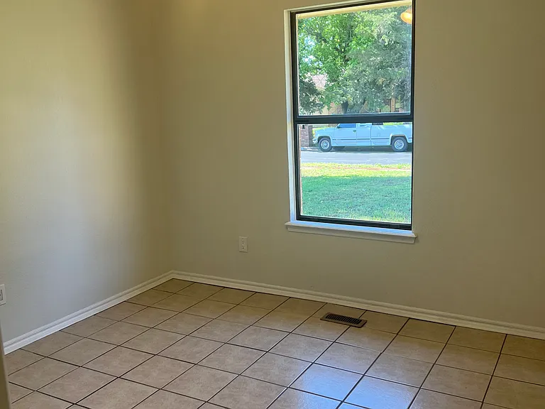 2123 Teresa Dr — Photo 3