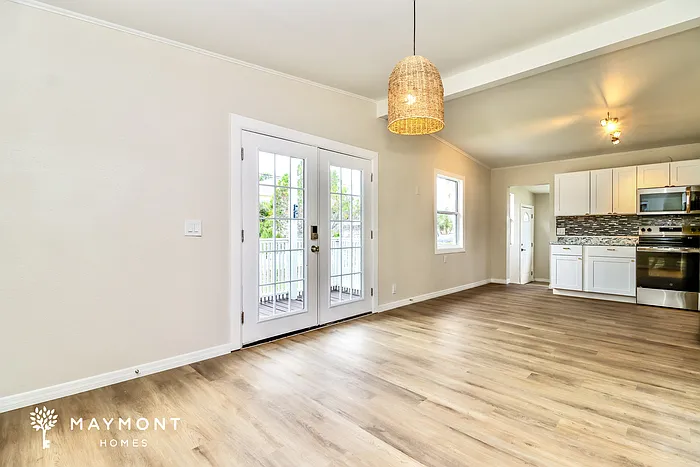 107 E Spruce St — Photo 3