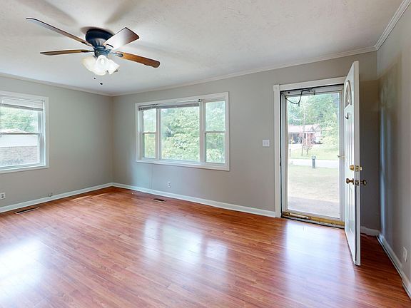 2nd image of 1531 Defoe St