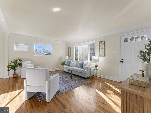 5th image of 11013 Amherst Ave