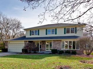 921 Wilshire Dr, Libertyville, IL 60048