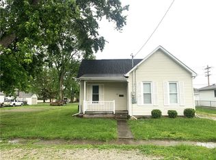 810 E Poplar St, Taylorville, IL 62568