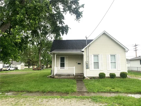 810 E Poplar St, Taylorville, IL 62568