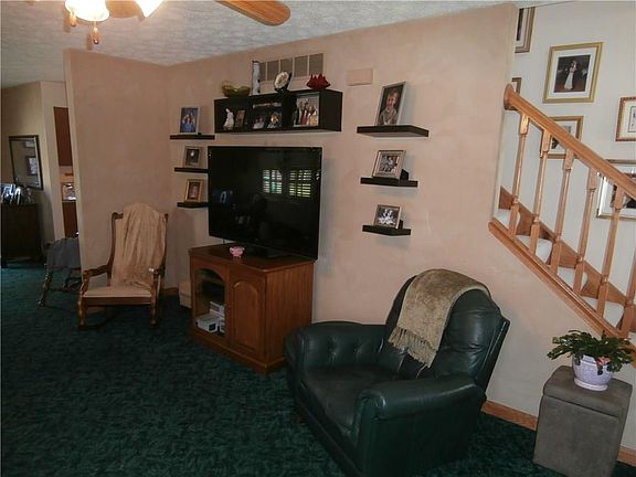 3rd image of 4853 Village Cir