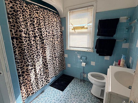 14th image of 16814 Lilac St