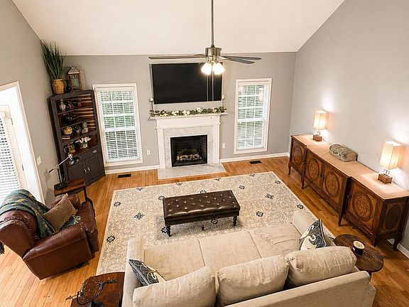 4th image of 5003 Red Oak Dr
