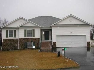 731 Clearview Dr, Long Pond, PA 18334