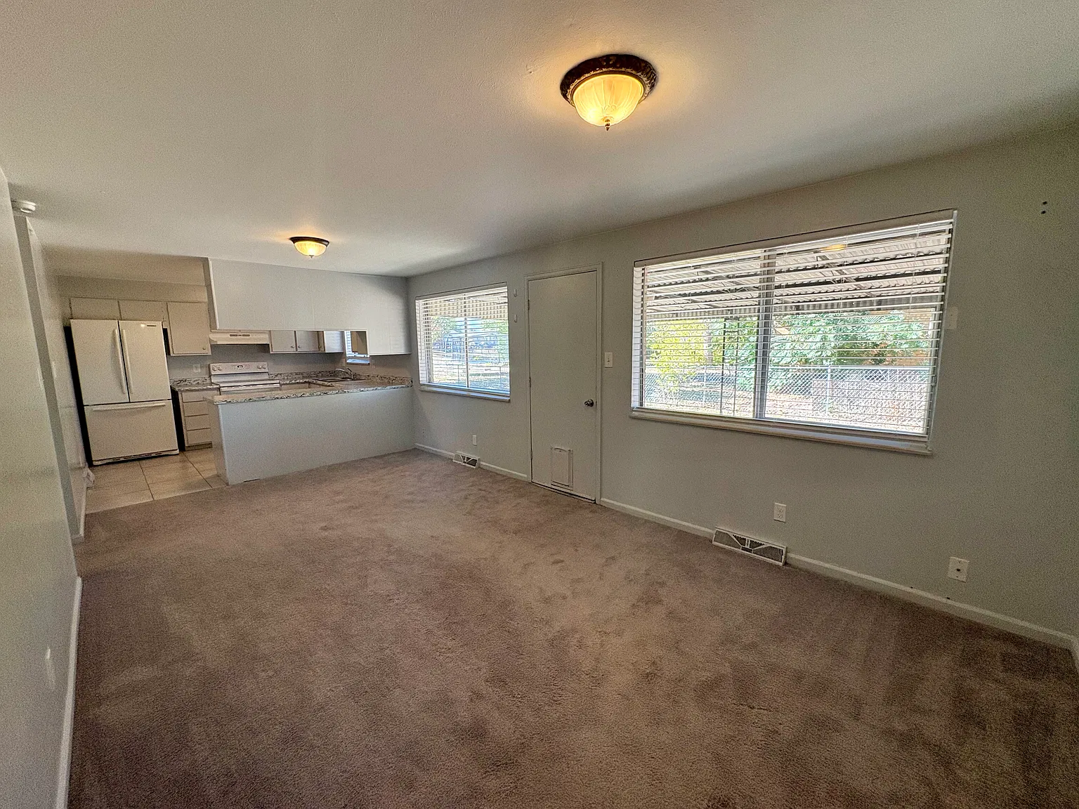 3 bed, 2098 sqft, $2,800 — Photo 4