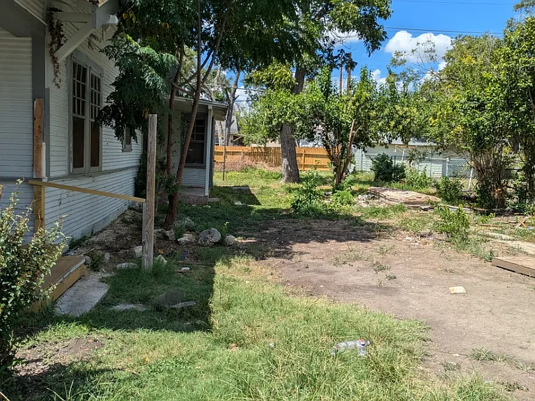 215 Avondale Ave — Photo 5