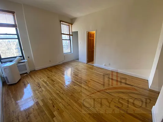 Rented by City Stop Realty | media 5