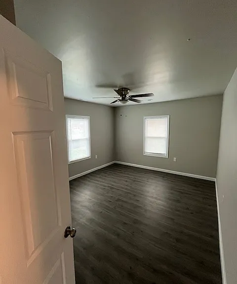 1300 Phelps Ave — Photo 2
