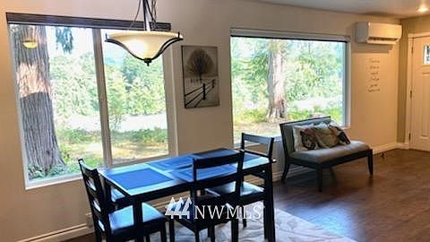 Off kitchen dining room with endless views. Large enough to host family dinners/entertainment parties.