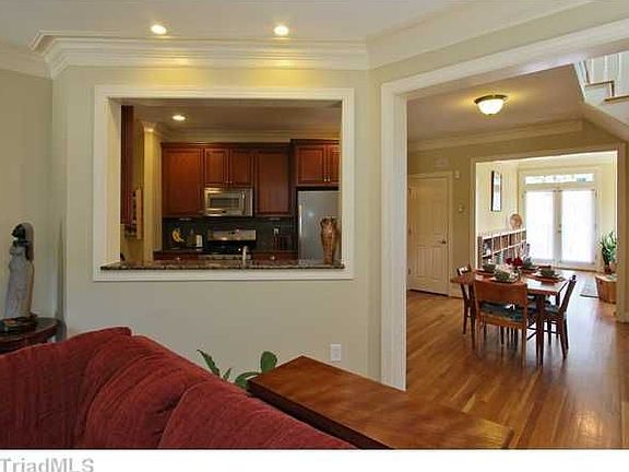 4th image of 417 McAdoo Ave