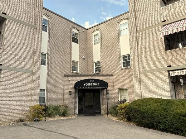 103 Woodstone Ln APT 34, New Kensington, PA 15068