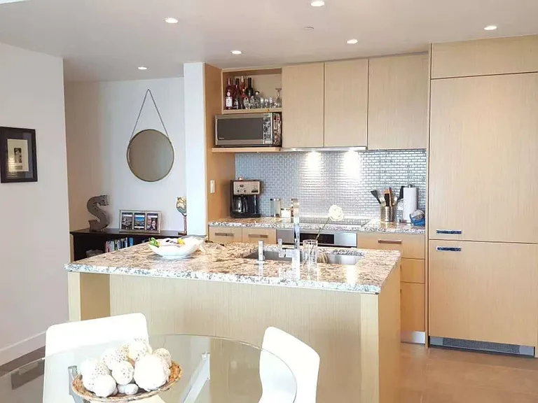 1028 W Barclay St #2201 — Photo 2