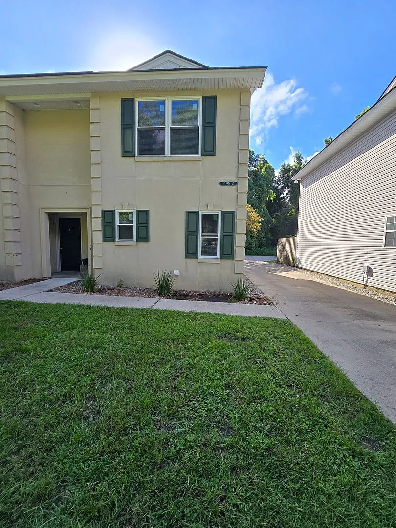 Savannah 2 Bed & 2.5 Bath Townhome for Rent — Photo 1