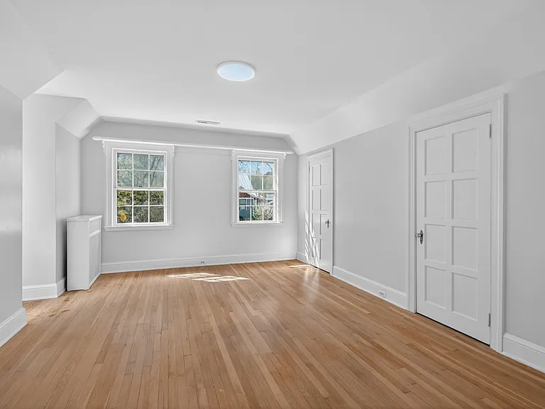 Upstairs bedroom 1