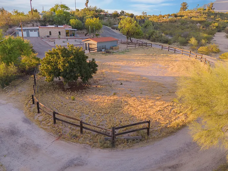 1101 W Roller Coaster Rd — Photo 11