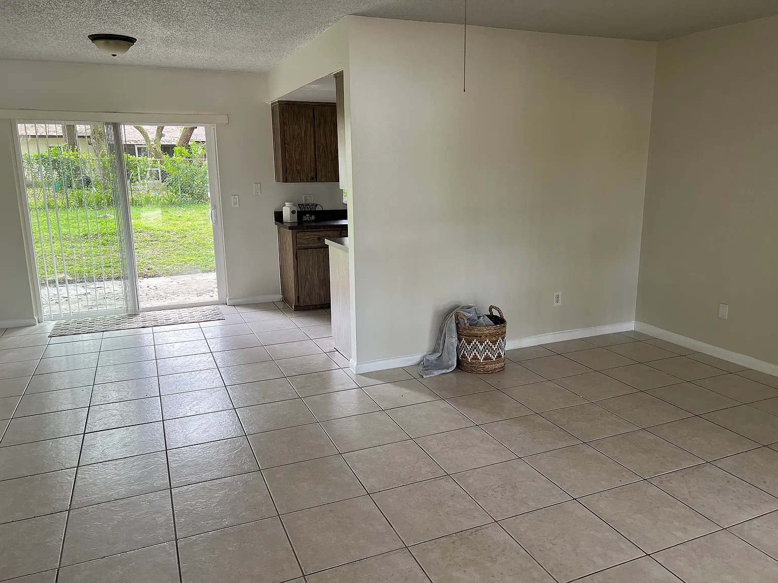 3 bed, 1.5 bath, 1250 sqft, $1,950 — Photo 1