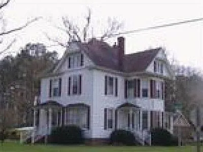 3 bed, 2100 sqft, $2,300 — Photo 1