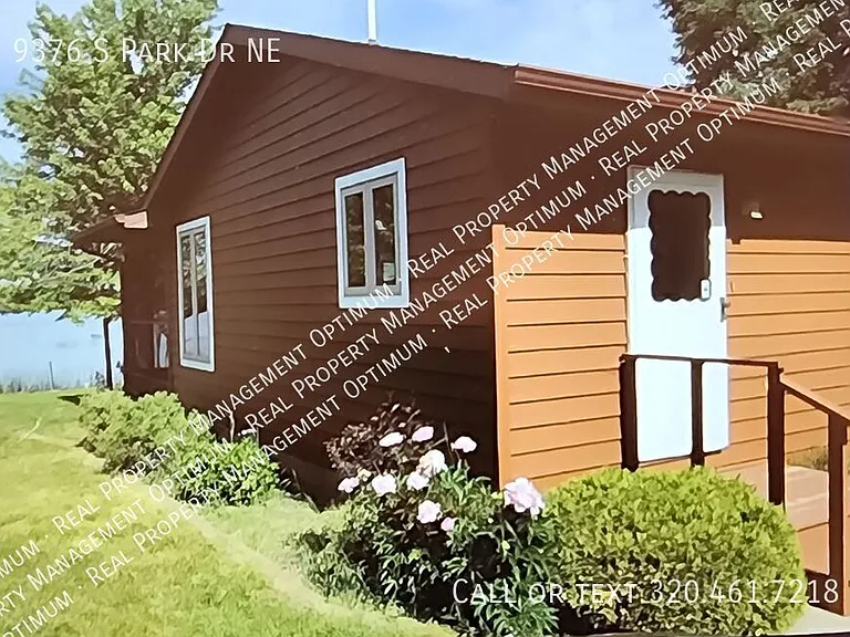 9376 S Park Dr NE — Photo 1