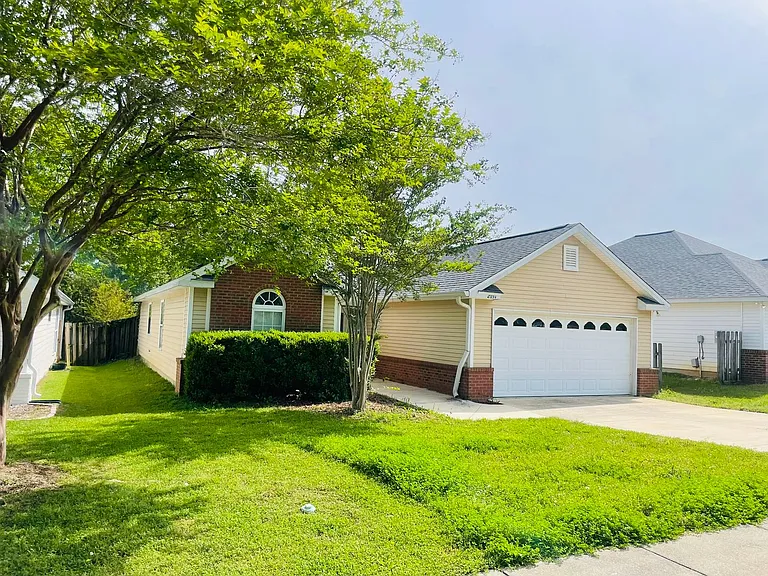 2031 Sunny Dale Dr — Photo 2