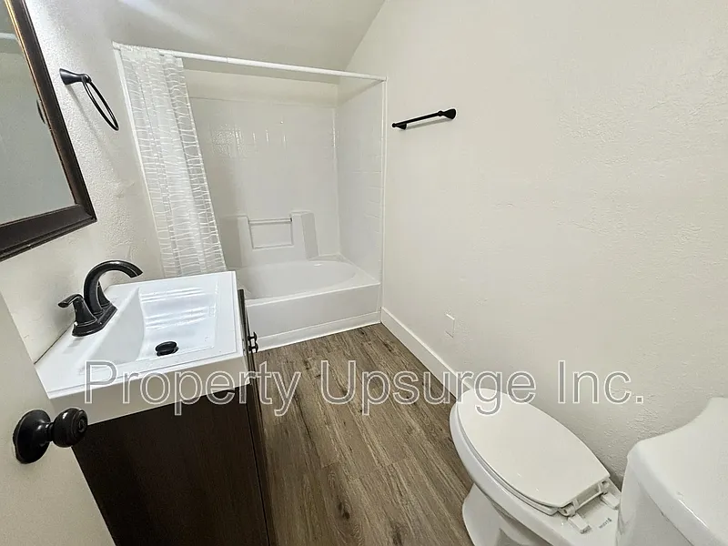 3 bed, 1.0 bath, 1062 sqft, $1,295 — Photo 3
