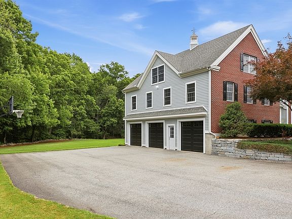 3rd image of 14 Morning Glory Cir