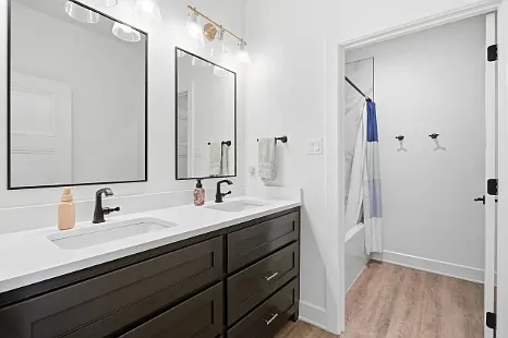 4 bed, 2000 sqft, $7,500 — Photo 4