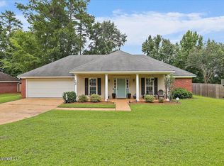 142 Azalea Trails Dr, Brandon, MS 39047